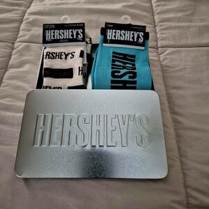 Hershey's -socks with collectible tin